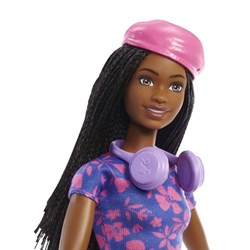 Barbie Brooklyn Seyahatte Bebeği Ve Aksesuarları HGX55-Kız Oyun Setleri